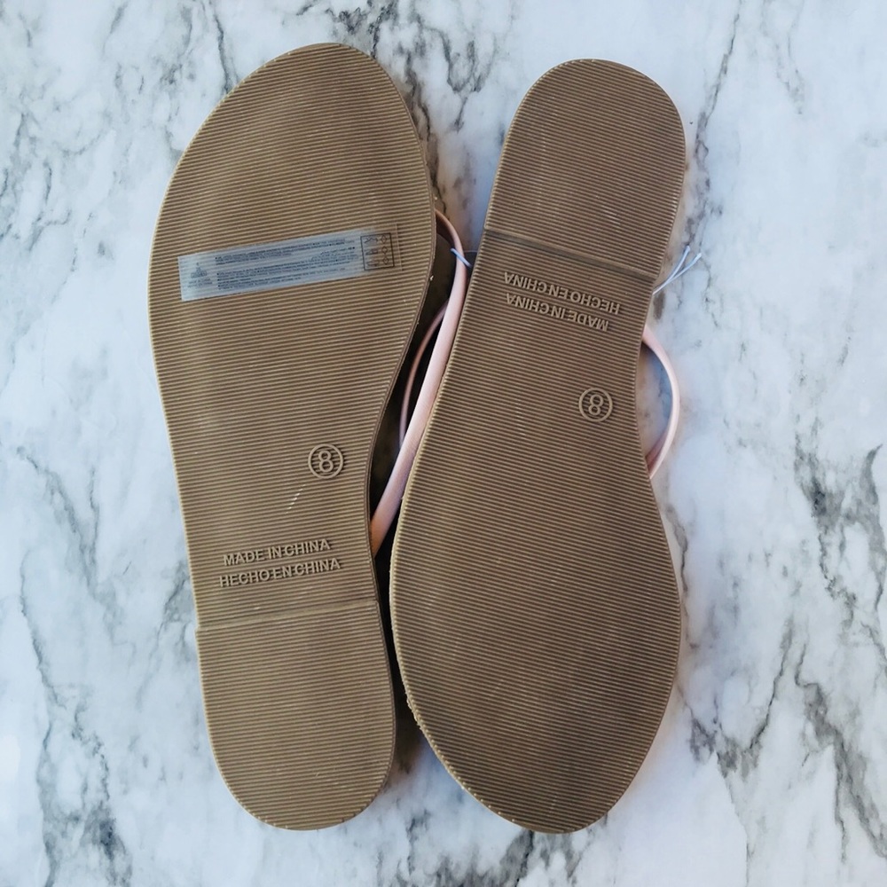 Light pink faux leather flip flops size 8 - Picture 3 of 6